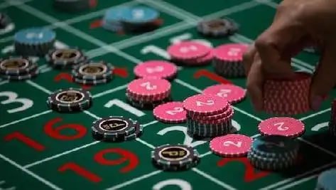 Live Casino Baccarat Table Real Dealer ဖြင့်ကစားနေသော မြင်ကွင်း